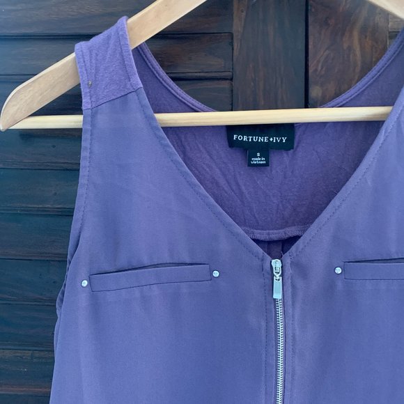 🌺 Dusty Purple V-neck Tank- like new - Picture 3 of 7